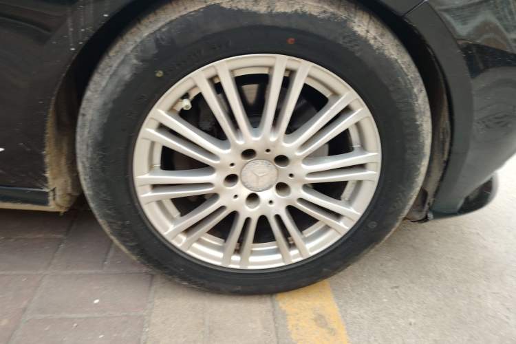 Used Mercedes-Benz E-Class 2011 E 300 L Elegant Model Right Front Wheel Hub