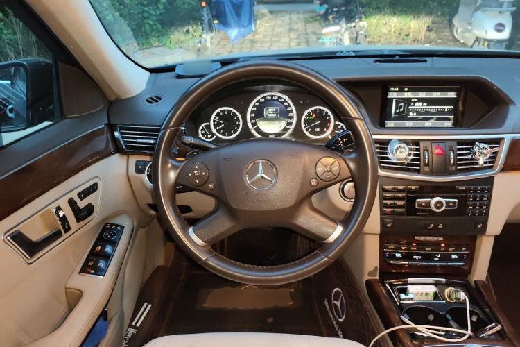 Used Mercedes-Benz E-Class 2011 E 300 L Elegant Model Steering Wheel