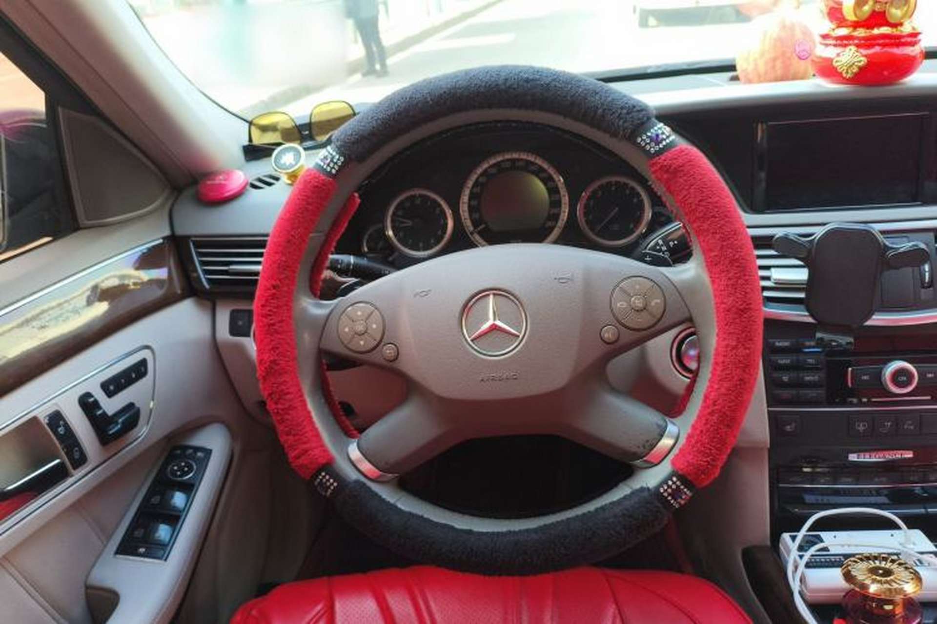 Used Mercedes-Benz E-Class 2011 E 300 L Elegant Model Steering Wheel