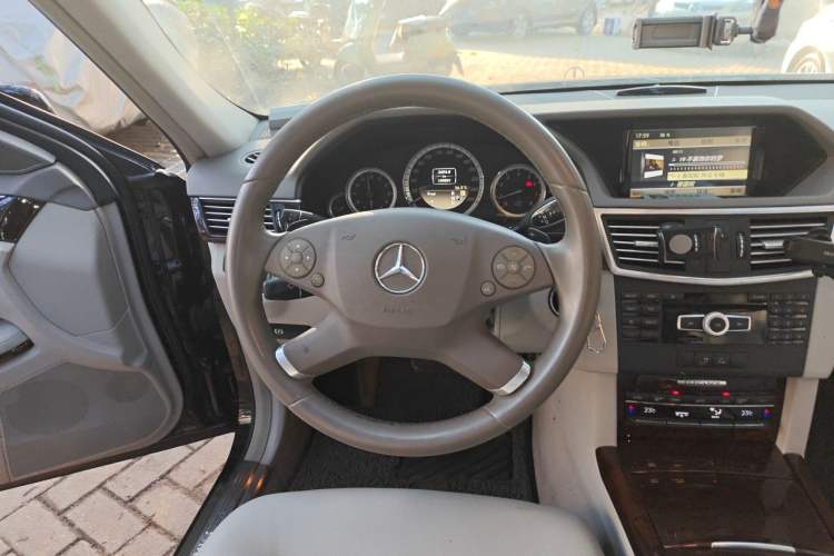 Used Mercedes-Benz E-Class 2011 E 200 L CGI Elegant Model Steering Wheel