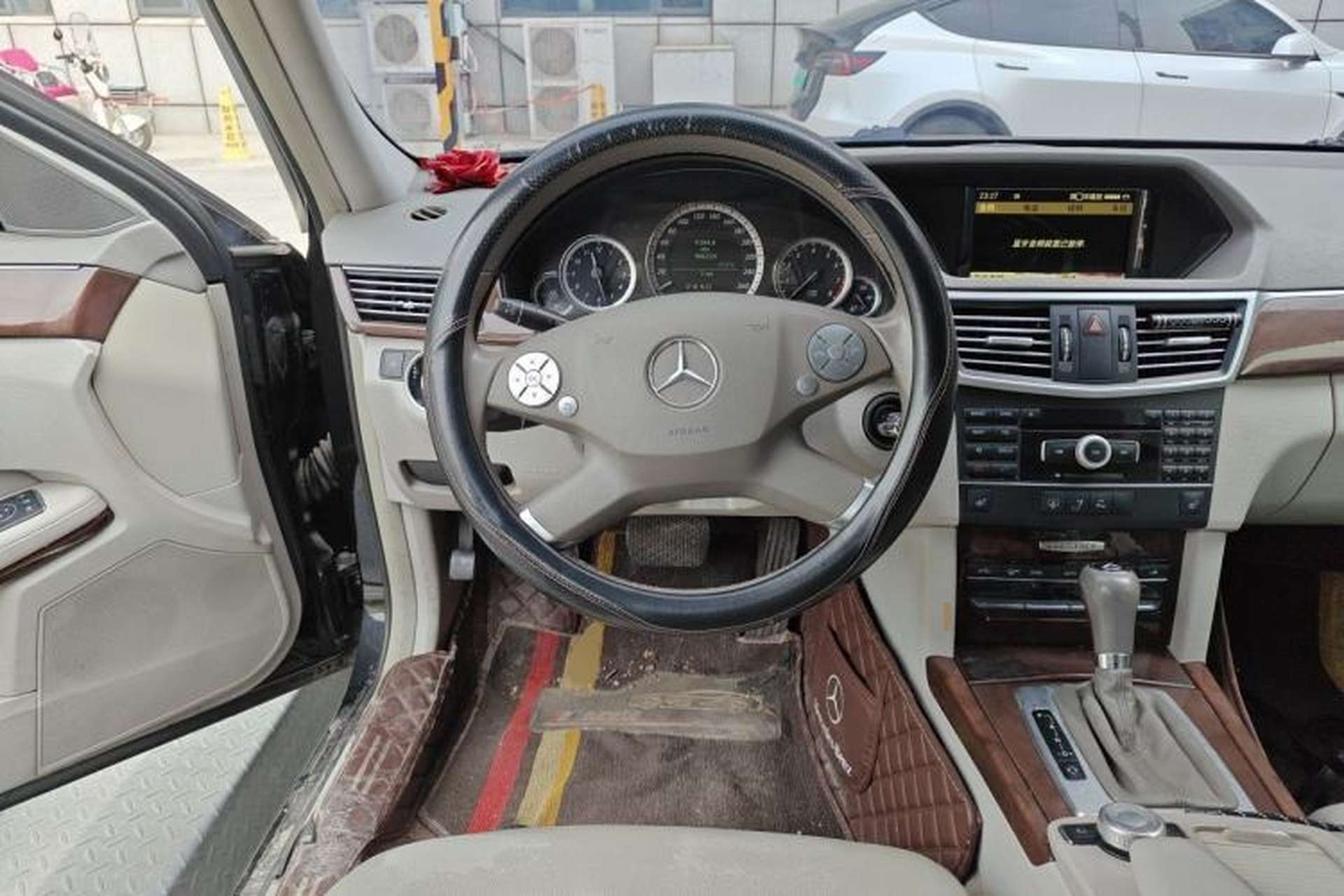 Used Mercedes-Benz E-Class 2011 E 200 L CGI Elegant Model Steering Wheel