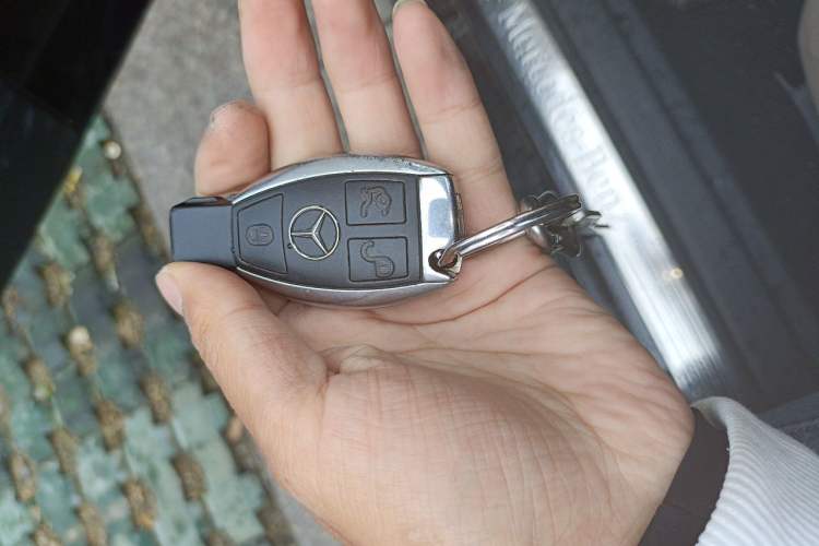 Used Mercedes-Benz E-Class 2011 E 300 L Fashion Prestige Model Vehicle Key