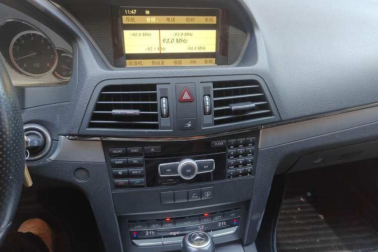 Used Mercedes-Benz E-Class 2011 E 260 CGI Coupe Audio And AC Panel