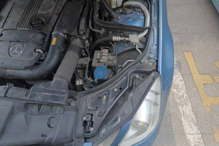 Used Mercedes-Benz E-Class 2011 E 260 CGI Coupe Engine Bay Left