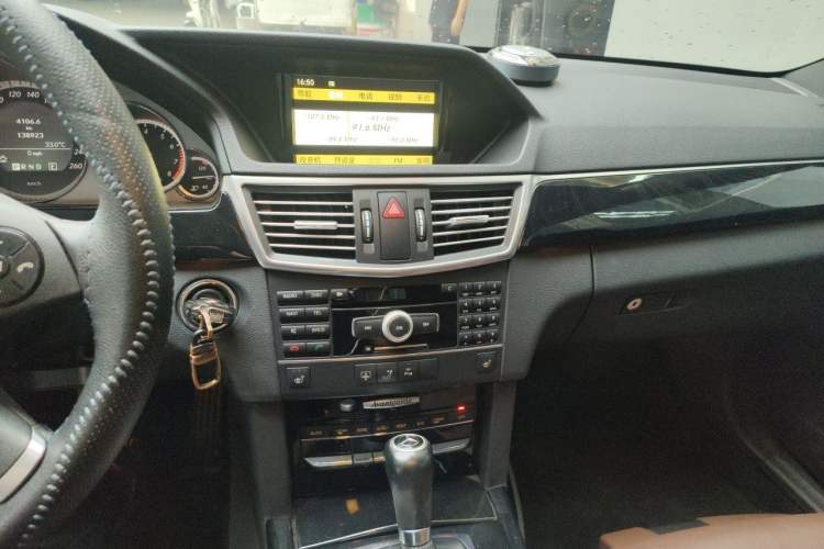 Used Mercedes-Benz E-Class 2011 E 260 L CGI Fashion Model Audio And AC Panel