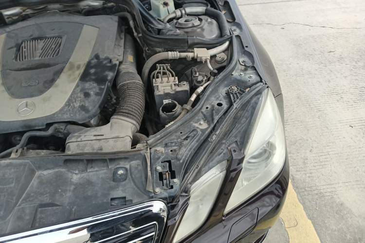 Used Mercedes-Benz E-Class 2011 E 300 L Elegant Model Engine Bay Left