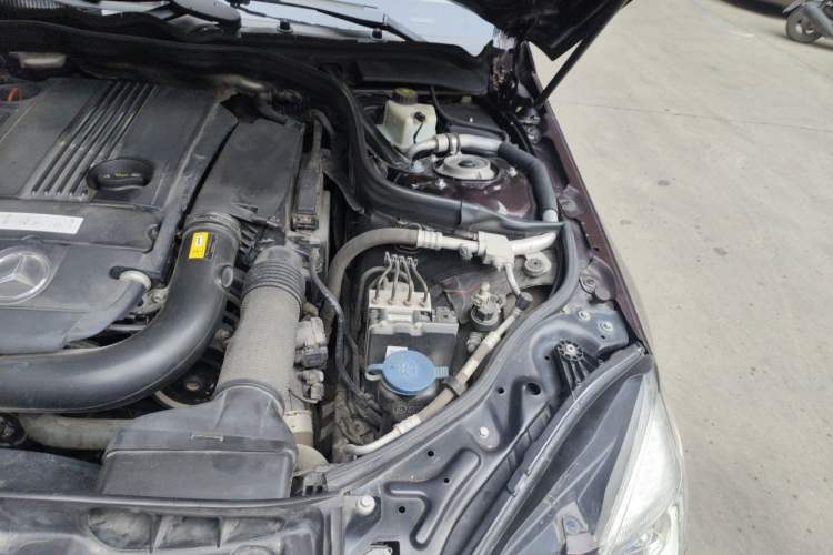 Used Mercedes-Benz E-Class 2011 E 260 L CGI Fashion Model Engine Bay Left