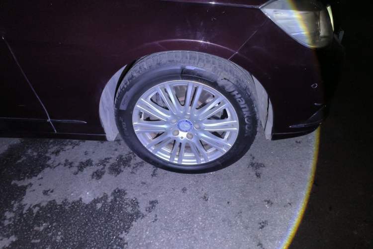 Used Mercedes-Benz E-Class 2011 E 300 L Elegant Model Right Front Wheel Hub