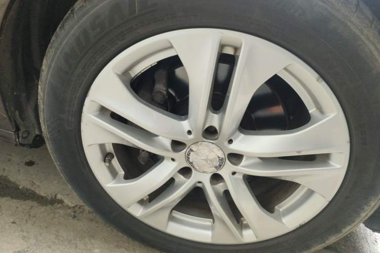 Used Mercedes-Benz E-Class 2011 E 260 L CGI Fashion Model Right Front Wheel Hub
