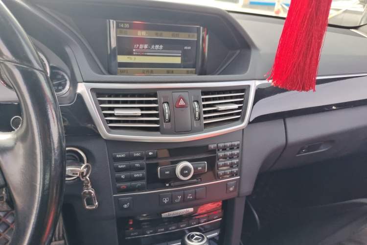 Used Mercedes-Benz E-Class 2011 E 260 L CGI Fashion Model Audio And AC Panel