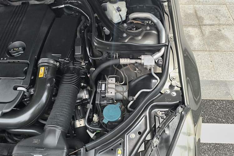 Used Mercedes-Benz E-Class 2011 E 260 CGI Coupe Engine Bay Left