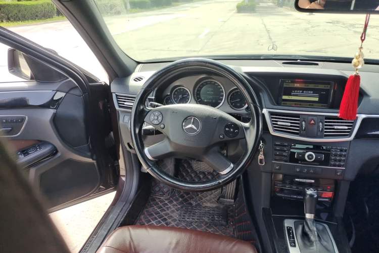 Used Mercedes-Benz E-Class 2011 E 260 L CGI Fashion Model Steering Wheel
