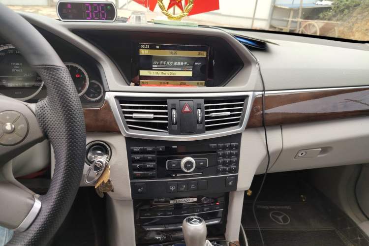 Used Mercedes-Benz E-Class 2011 E 200 L CGI Elegant Model Audio And AC Panel