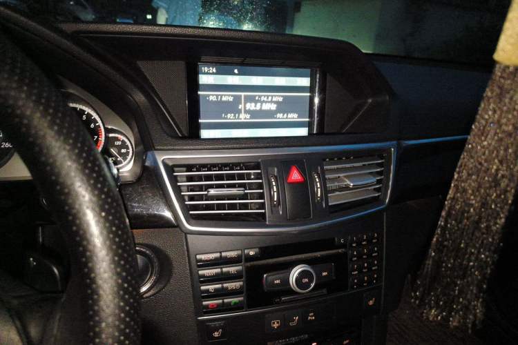 Used Mercedes-Benz E-Class 2011 E 300 L Fashion Prestige Model Audio And AC Panel