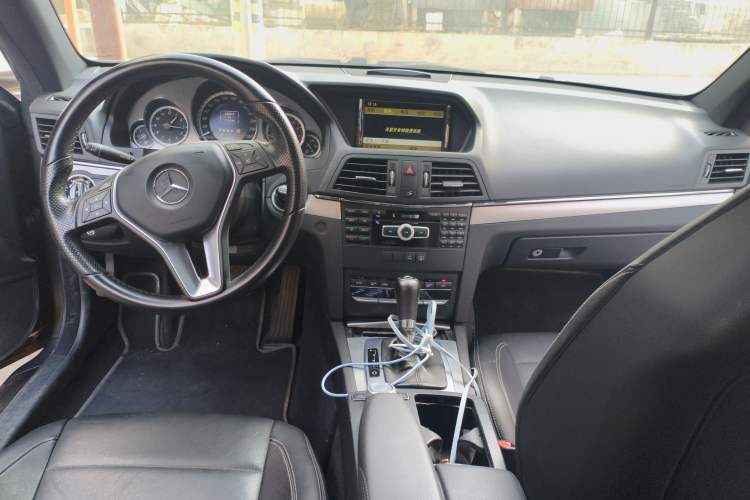 Used Mercedes-Benz E-Class 2011 E 260 CGI Coupe Center Console