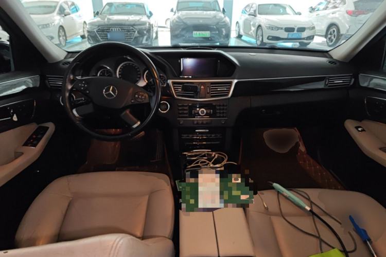 Used Mercedes-Benz E-Class 2011 E 300 L Fashion Prestige Model Center Console