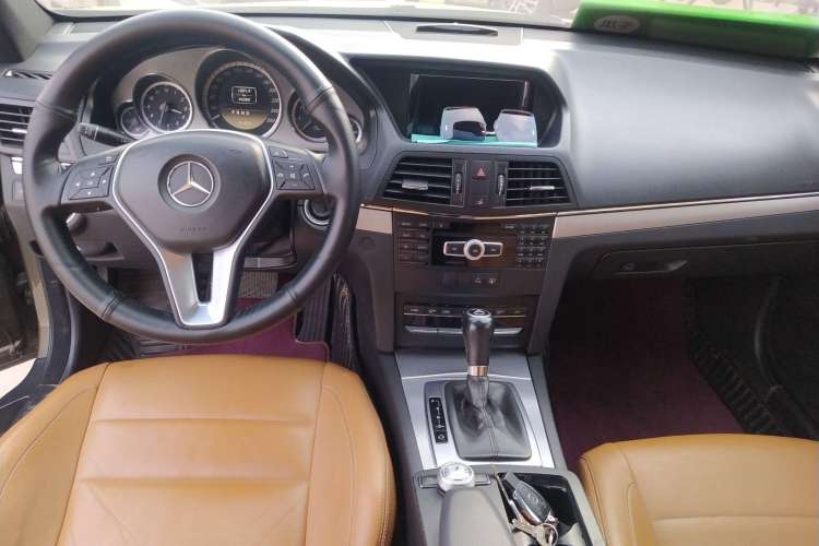 Used Mercedes-Benz E-Class 2011 E 260 CGI Coupe Center Console