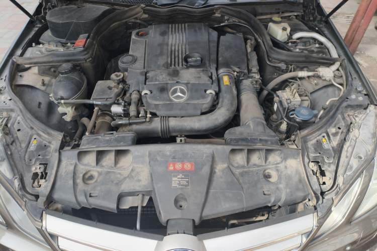 Used Mercedes-Benz E-Class 2011 E 260 CGI Coupe Engine Bay