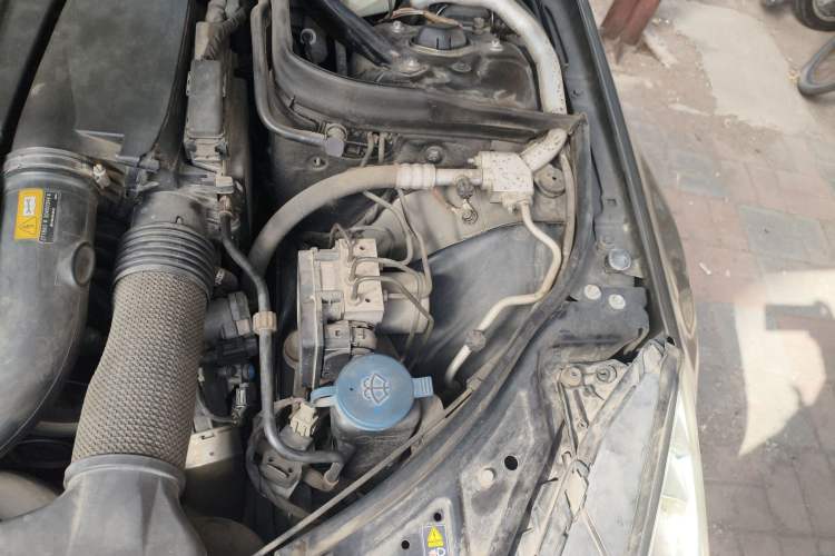Used Mercedes-Benz E-Class 2011 E 260 CGI Coupe Engine Bay Left