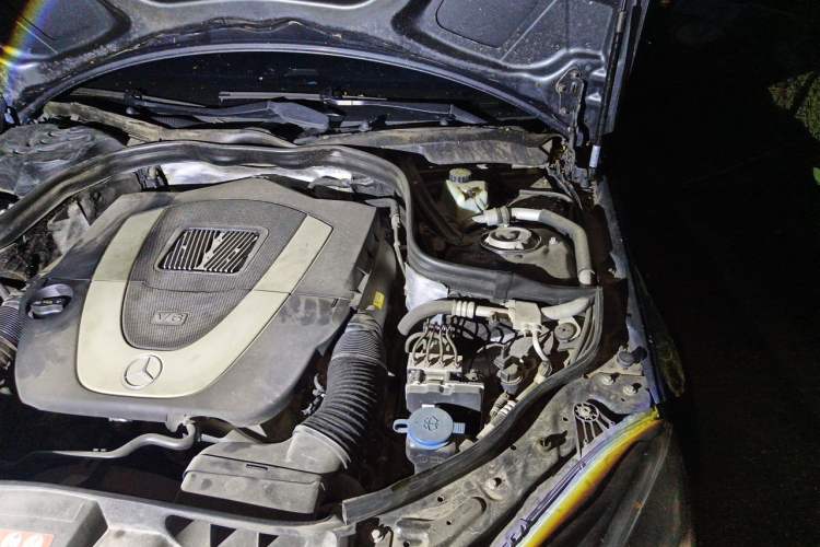 Used Mercedes-Benz E-Class 2011 E 300 L Fashion Prestige Model Engine Bay Left