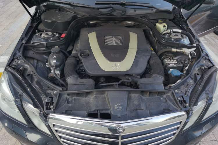 Used Mercedes-Benz E-Class 2011 E 300 L Fashion Prestige Model Engine Bay