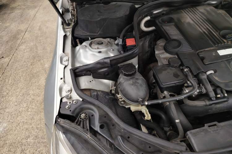 Used Mercedes-Benz E-Class 2011 E 200 L CGI Elegant Model Engine Bay Right