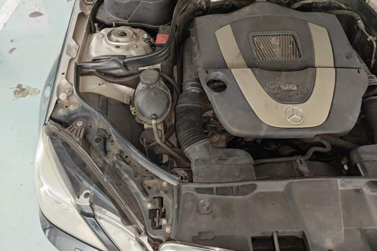 Used Mercedes-Benz E-Class 2011 E 300 L Fashion Prestige Model Engine Bay Right