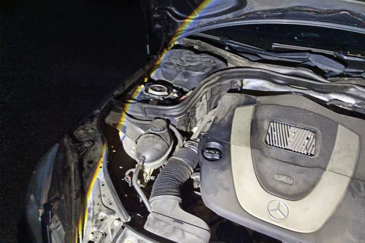 Used Mercedes-Benz E-Class 2011 E 300 L Fashion Prestige Model Engine Bay Right