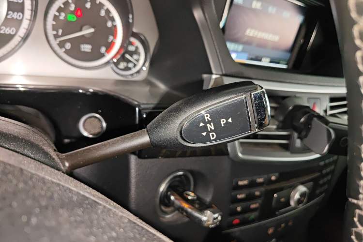 Used Mercedes-Benz E-Class 2011 E 300 L Fashion Prestige Model Gear Lever