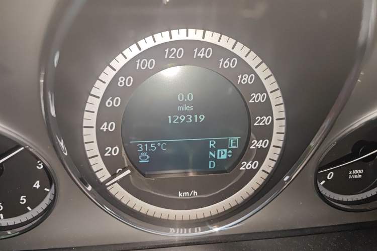 Used Mercedes-Benz E-Class 2011 E 300 L Fashion Prestige Model Odometer Close Up