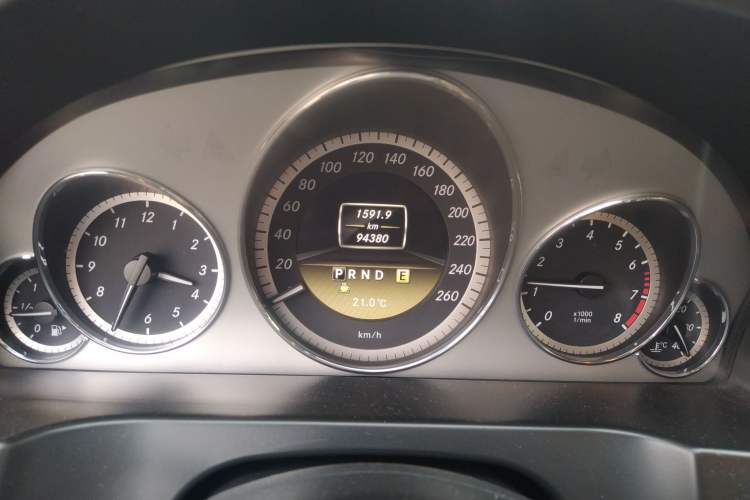 Used Mercedes-Benz E-Class 2011 E 260 CGI Coupe Odometer Close Up