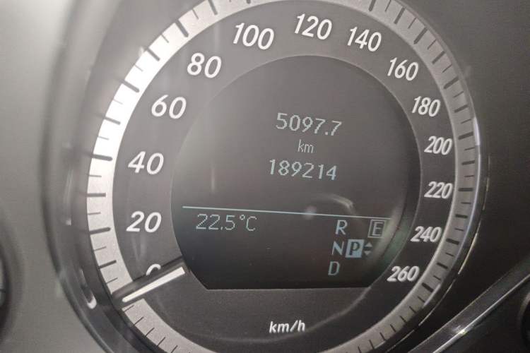 Used Mercedes-Benz E-Class 2011 E 300 L Fashion Prestige Model Odometer Close Up