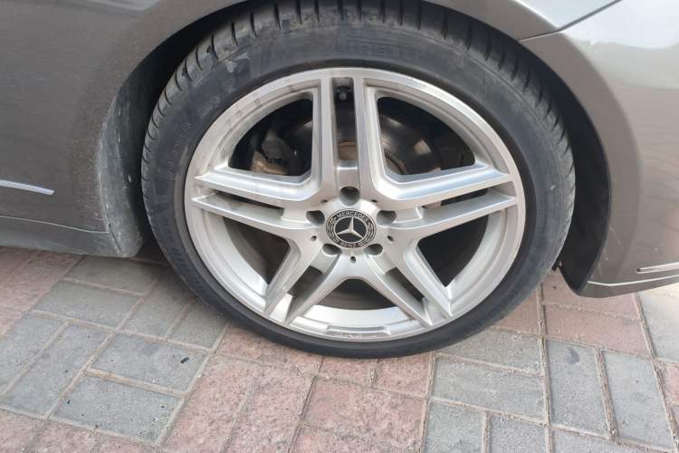 Used Mercedes-Benz E-Class 2011 E 260 CGI Coupe Right Front Wheel Hub
