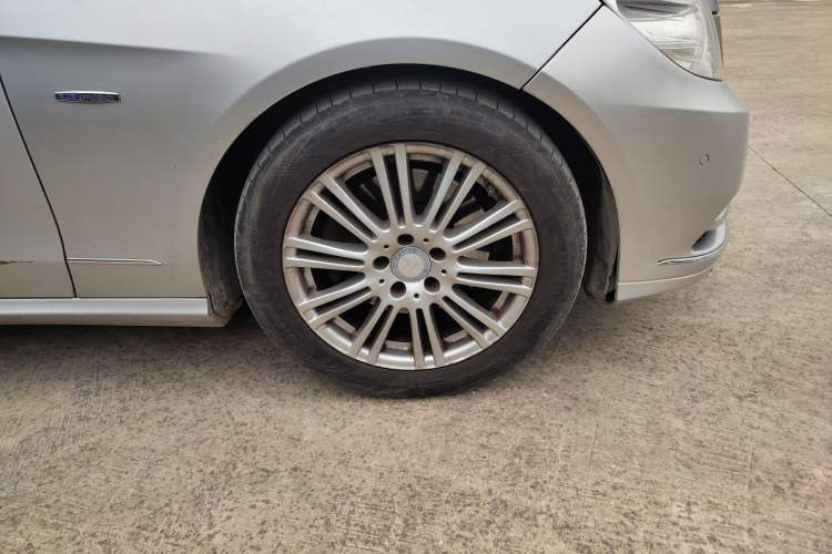 Used Mercedes-Benz E-Class 2011 E 200 L CGI Elegant Model Right Front Wheel Hub