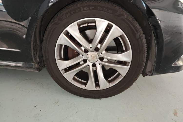 Used Mercedes-Benz E-Class 2011 E 300 L Fashion Prestige Model Right Front Wheel Hub