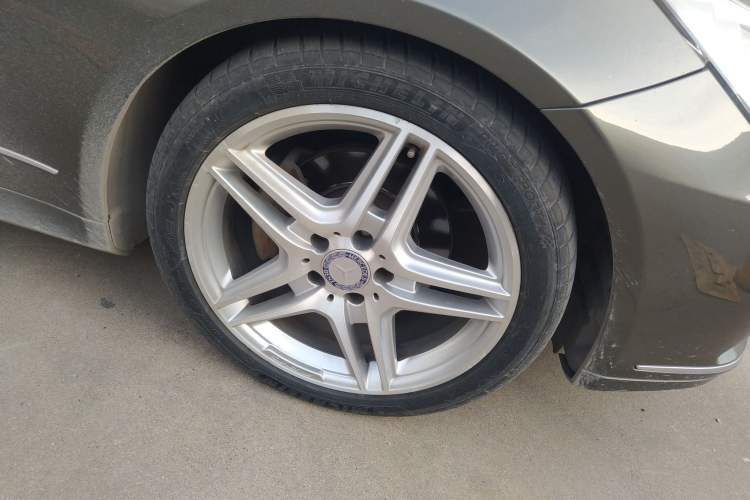Used Mercedes-Benz E-Class 2011 E 260 CGI Coupe Right Front Wheel Hub