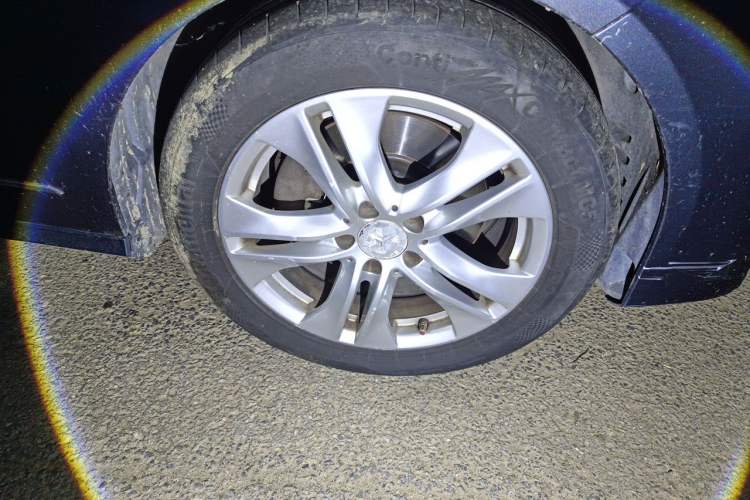 Used Mercedes-Benz E-Class 2011 E 300 L Fashion Prestige Model Right Front Wheel Hub