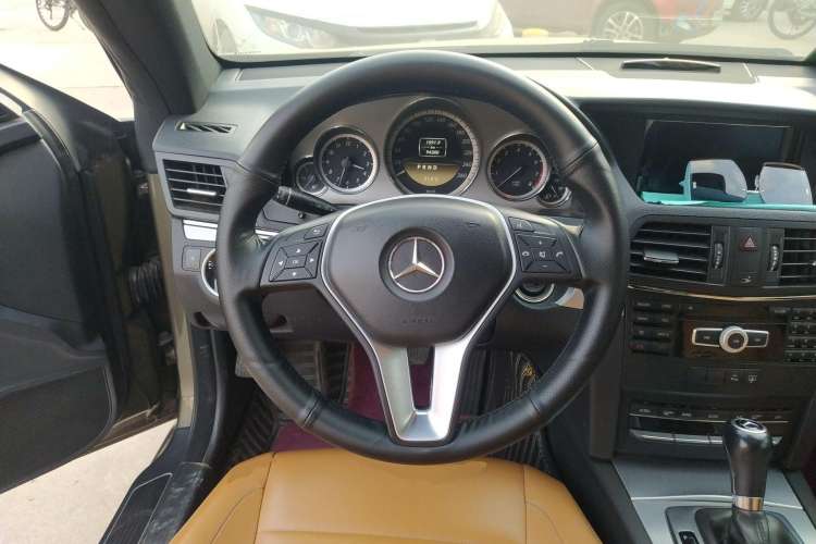 Used Mercedes-Benz E-Class 2011 E 260 CGI Coupe Steering Wheel