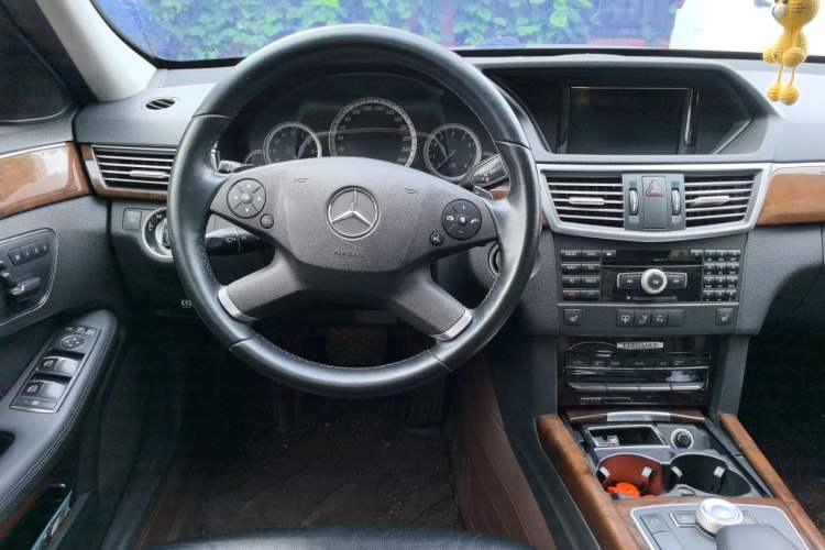 Used Mercedes-Benz E-Class 2011 E 300 L Elegant Model Steering Wheel