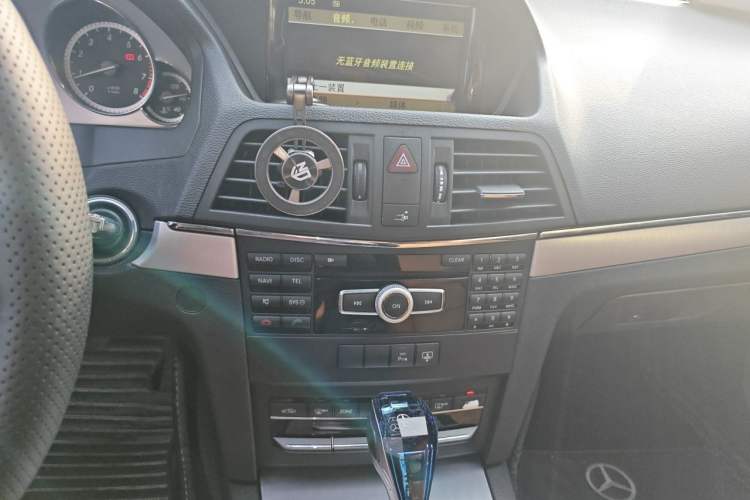 Used Mercedes-Benz E-Class 2011 E 260 CGI Coupe Audio And AC Panel