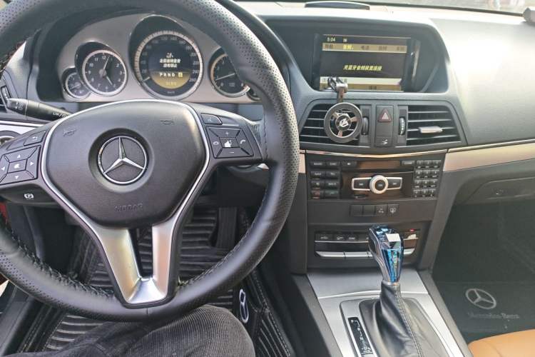 Used Mercedes-Benz E-Class 2011 E 260 CGI Coupe Center Console