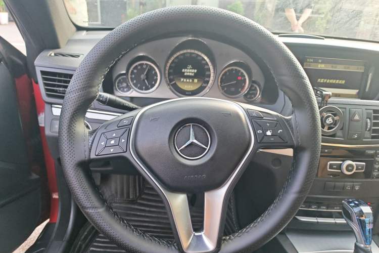 Used Mercedes-Benz E-Class 2011 E 260 CGI Coupe Steering Wheel