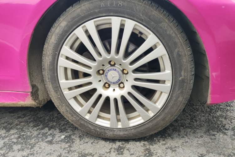 Used Mercedes-Benz E-Class 2011 E 260 CGI Convertible Edition Right Front Wheel Hub