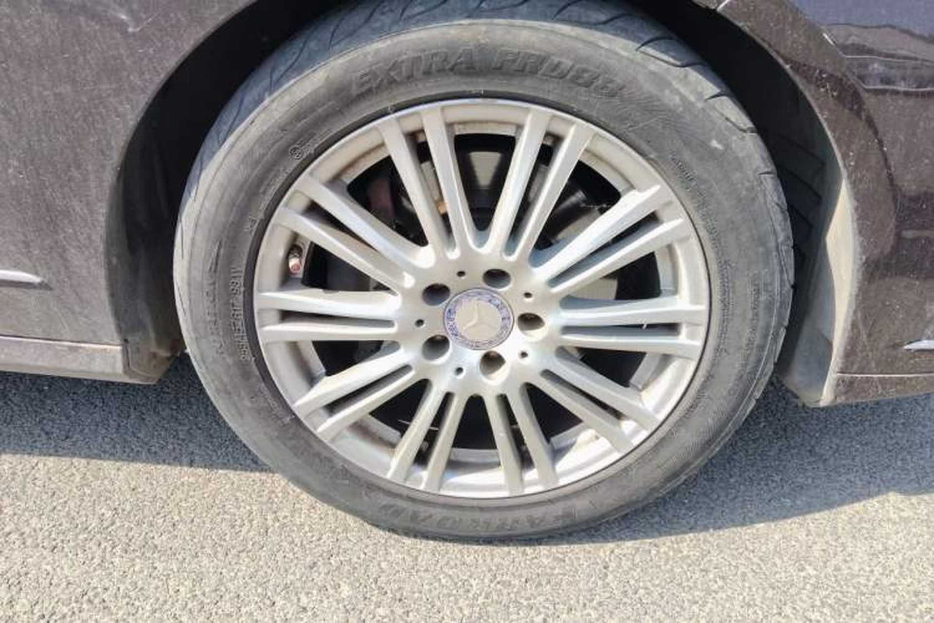 Used Mercedes-Benz E-Class 2011 E 200 L CGI Elegant Model Right Front Wheel Hub