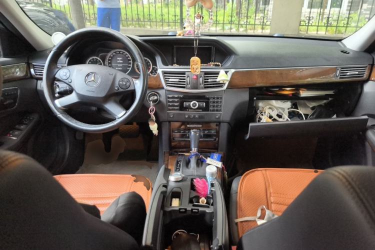 Used Mercedes-Benz E-Class 2011 E 200 L CGI Elegant Model Center Console