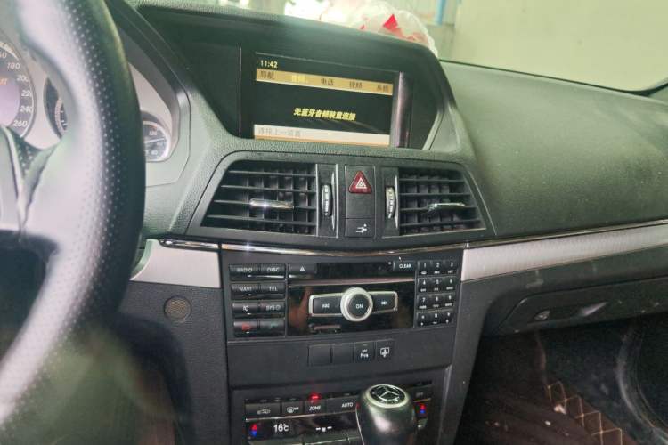 Used Mercedes-Benz E-Class 2011 E 260 CGI Coupe Audio And AC Panel