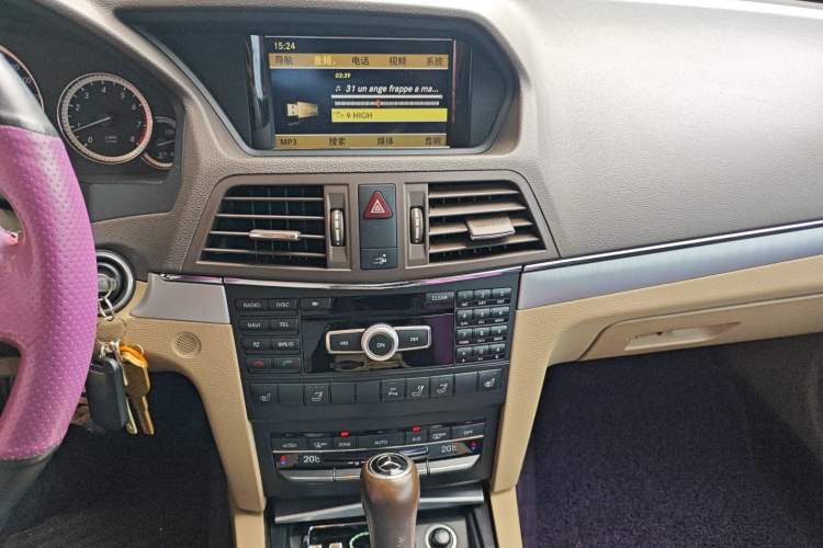 Used Mercedes-Benz E-Class 2011 E 260 CGI Convertible Edition Audio And AC Panel