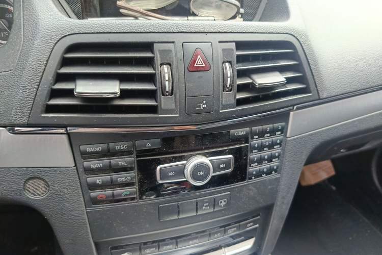 Used Mercedes-Benz E-Class 2011 E 260 CGI Coupe Audio And AC Panel