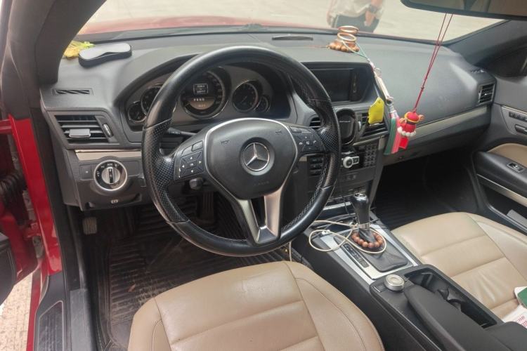 Used Mercedes-Benz E-Class 2011 E 260 CGI Coupe Center Console