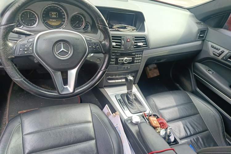 Used Mercedes-Benz E-Class 2011 E 260 CGI Coupe Center Console
